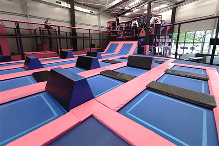 What is the recommended indoor trampoline park size and height ?